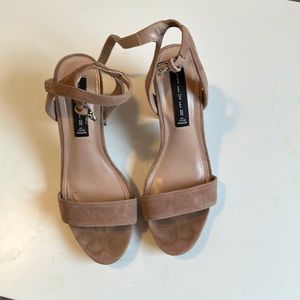 Steve Madden block heel nude pumps